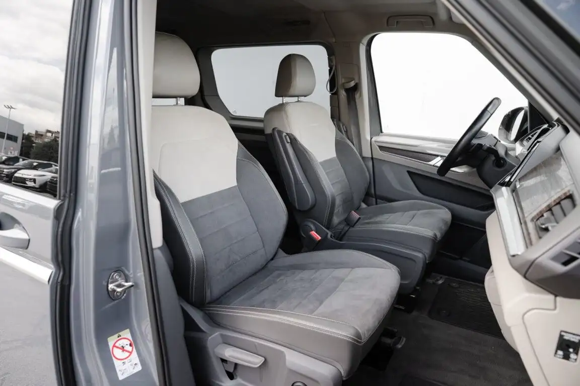VOLKSWAGEN MULTIVAN