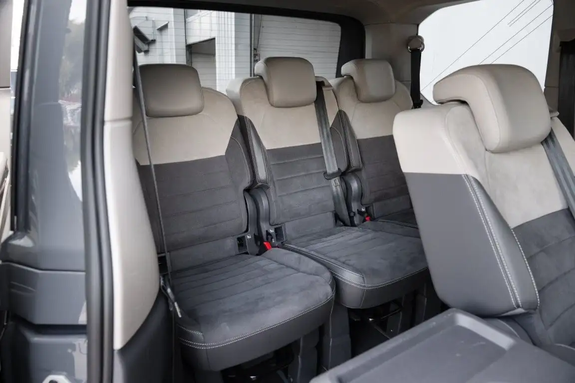 VOLKSWAGEN MULTIVAN