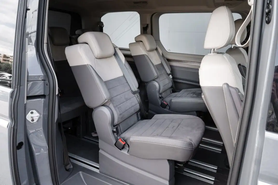 VOLKSWAGEN MULTIVAN