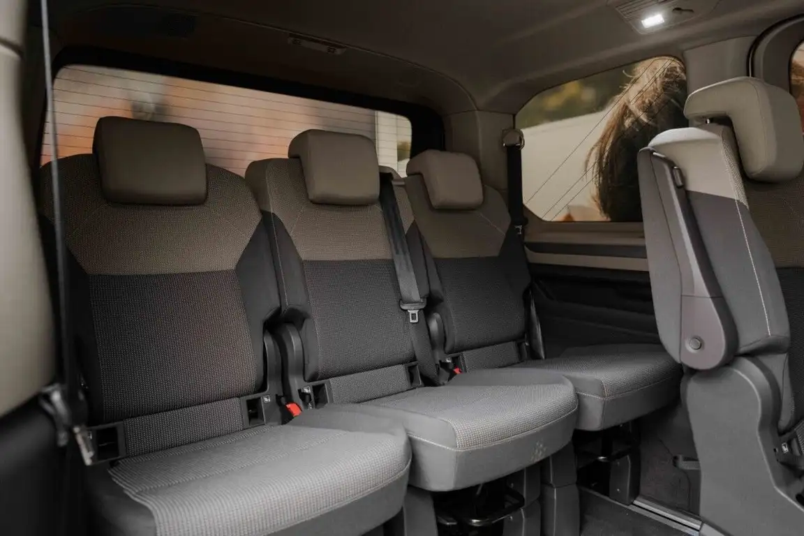 VOLKSWAGEN MULTIVAN