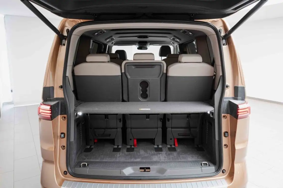 VOLKSWAGEN MULTIVAN
