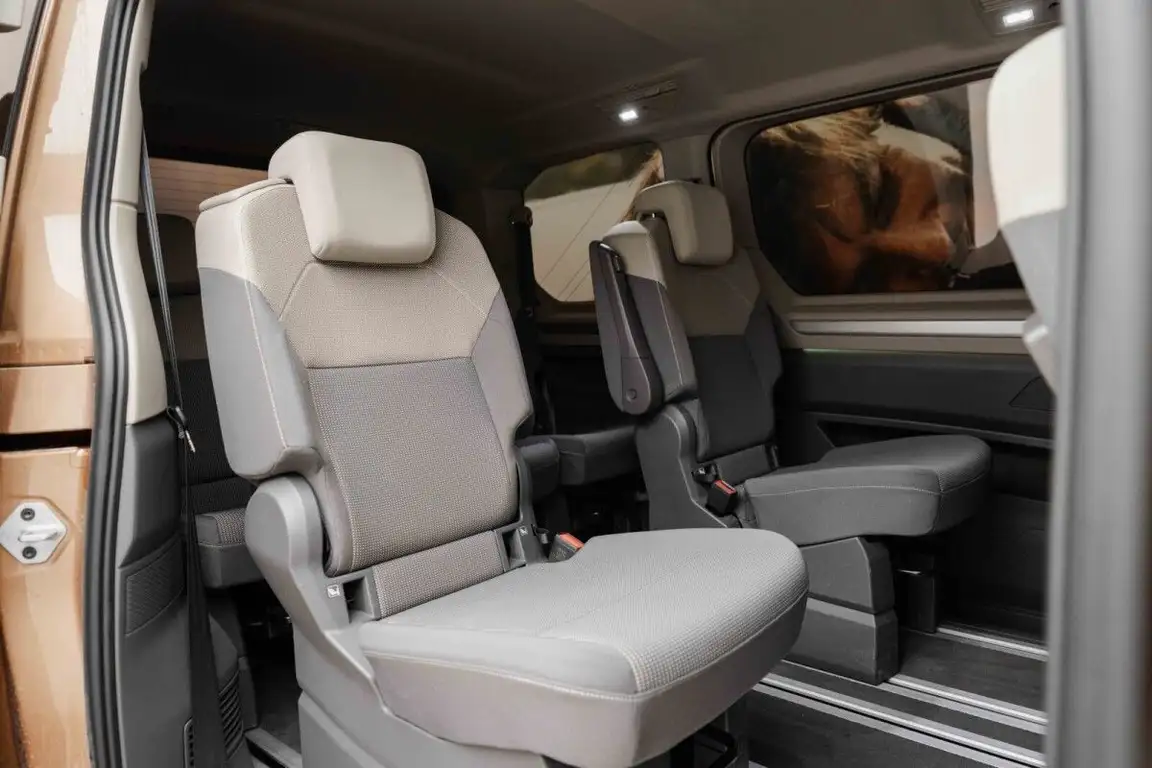 VOLKSWAGEN MULTIVAN