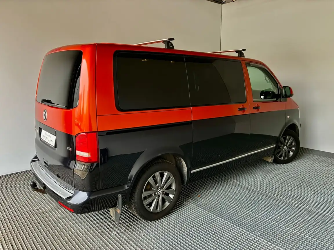 VOLKSWAGEN MULTIVAN