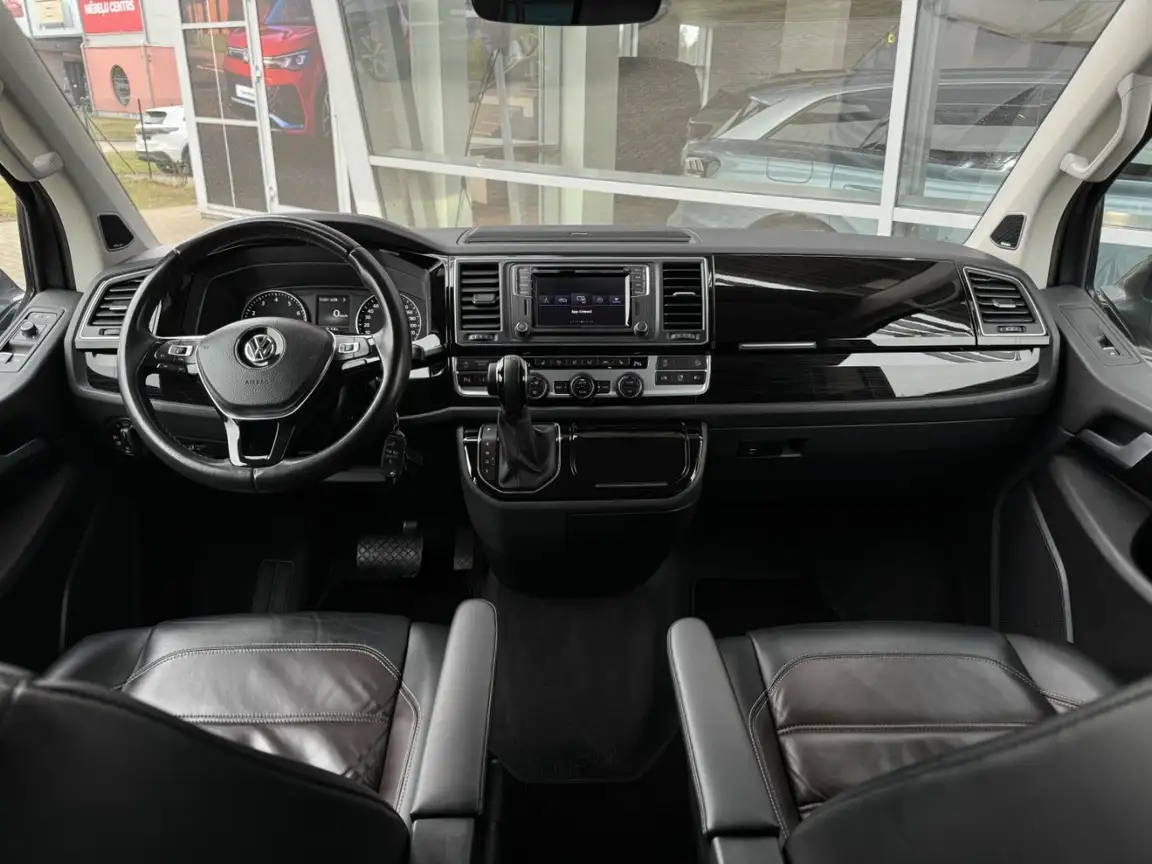 VOLKSWAGEN MULTIVAN