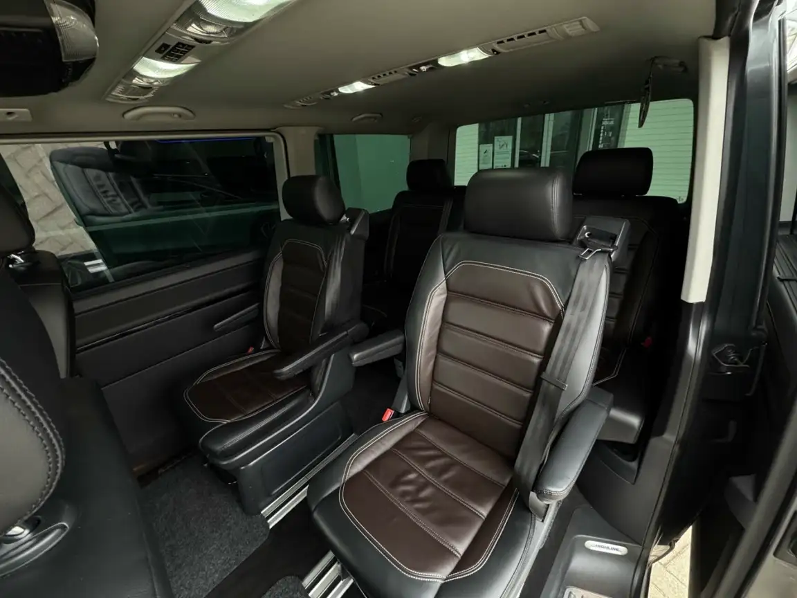 VOLKSWAGEN MULTIVAN
