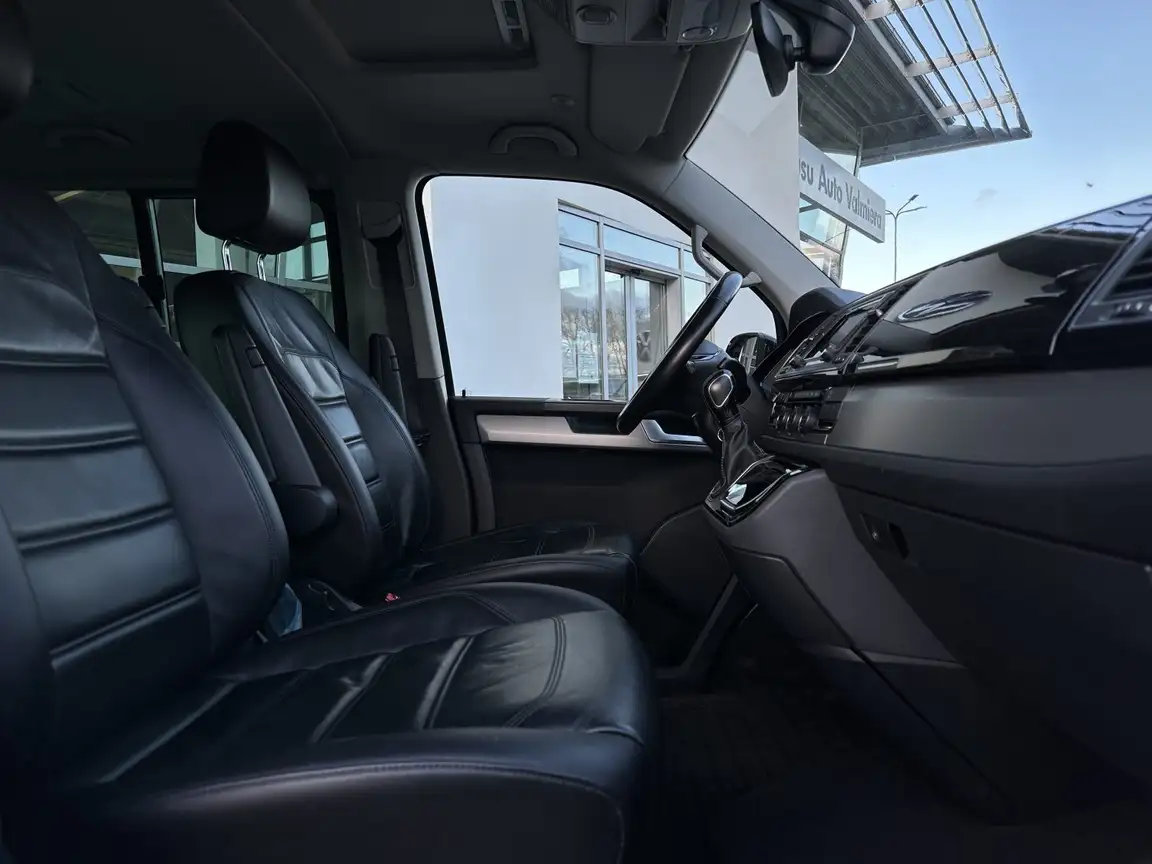 VOLKSWAGEN MULTIVAN