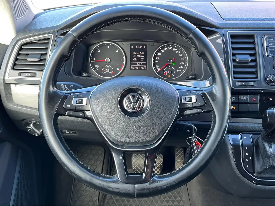 VOLKSWAGEN MULTIVAN