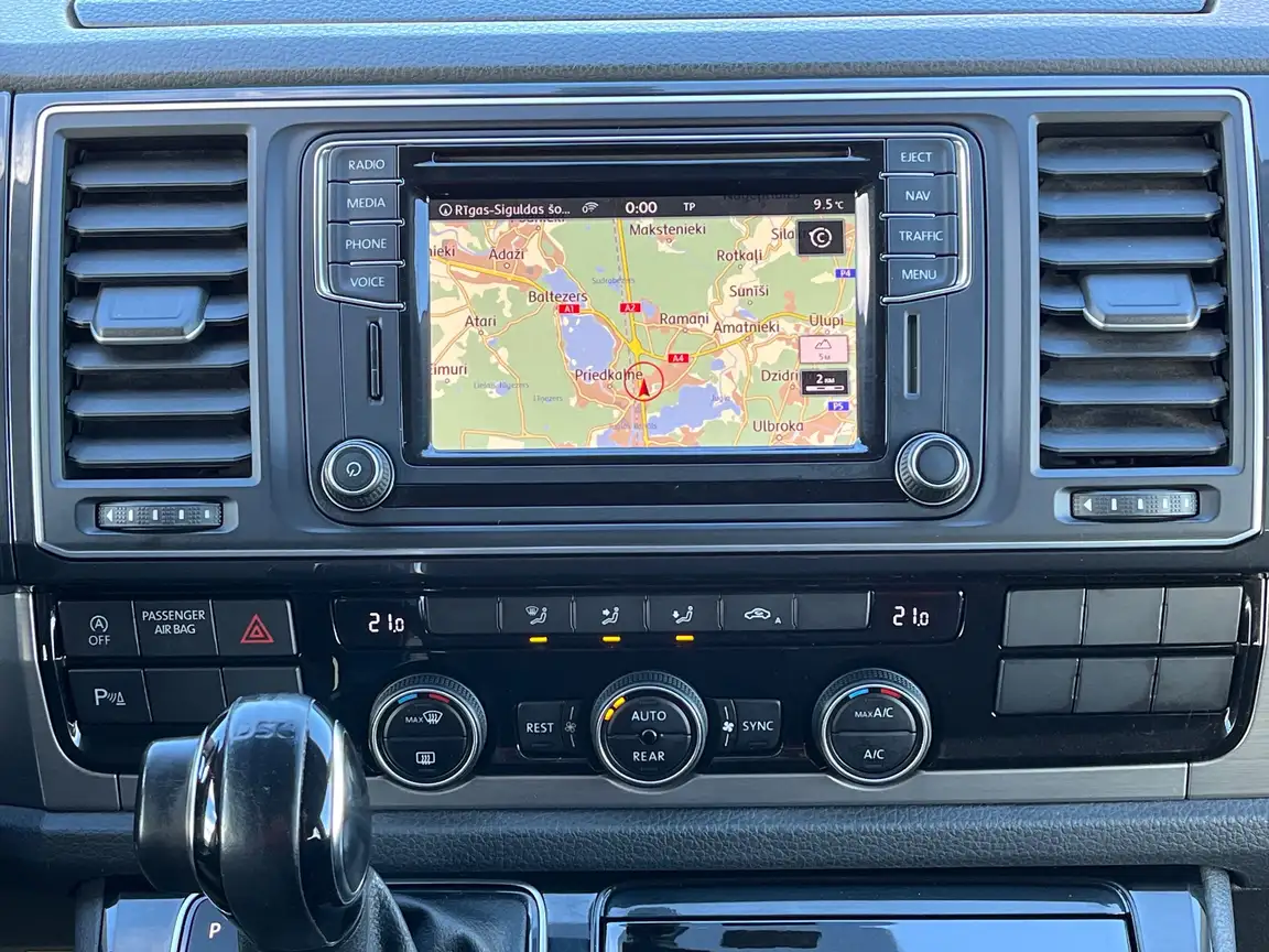 VOLKSWAGEN MULTIVAN