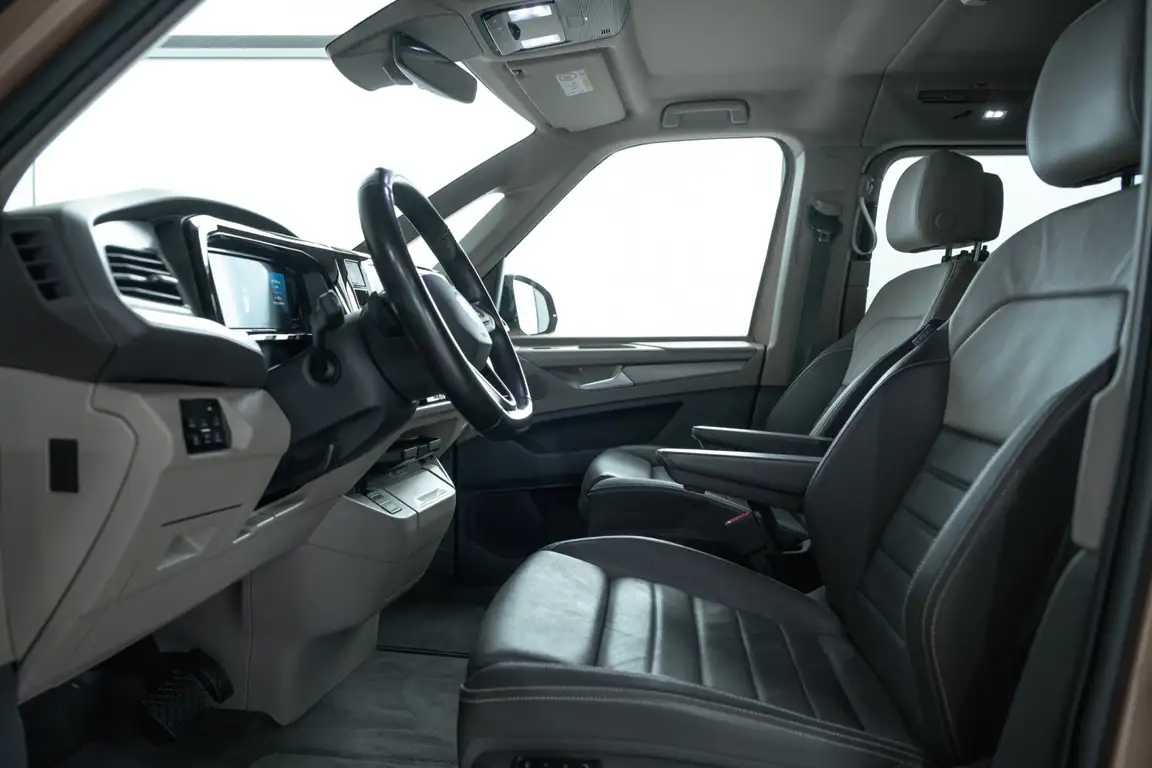 VOLKSWAGEN MULTIVAN