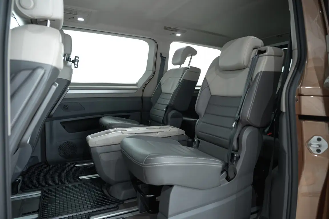 VOLKSWAGEN MULTIVAN