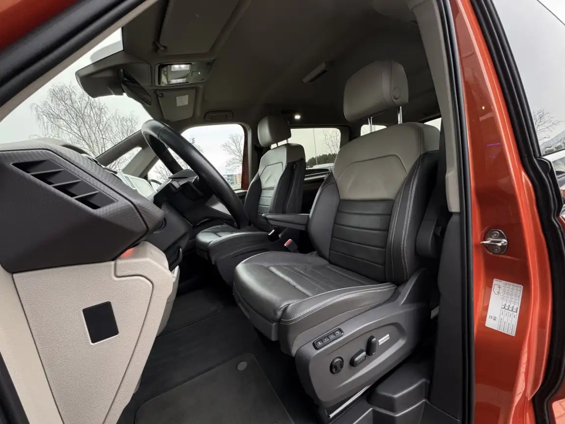 VOLKSWAGEN MULTIVAN