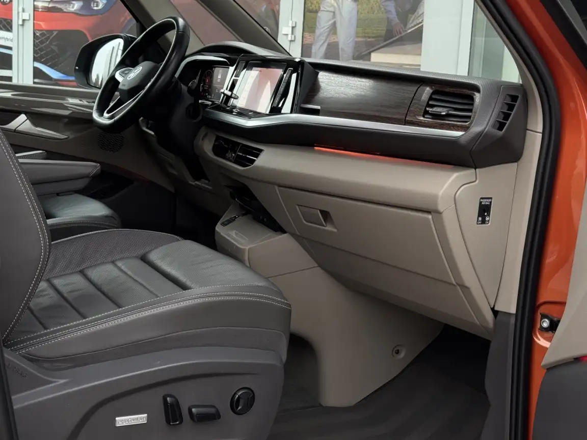 VOLKSWAGEN MULTIVAN