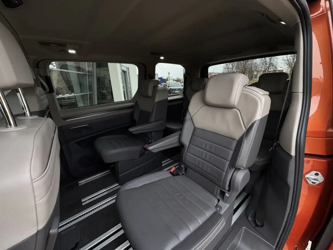 VOLKSWAGEN MULTIVAN