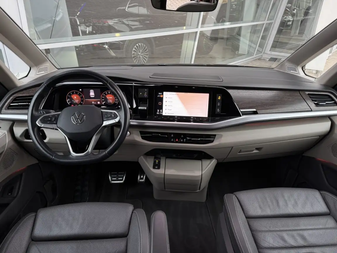 VOLKSWAGEN MULTIVAN