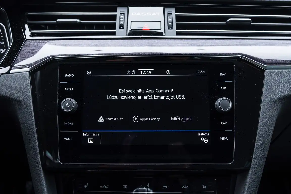 VOLKSWAGEN PASSAT