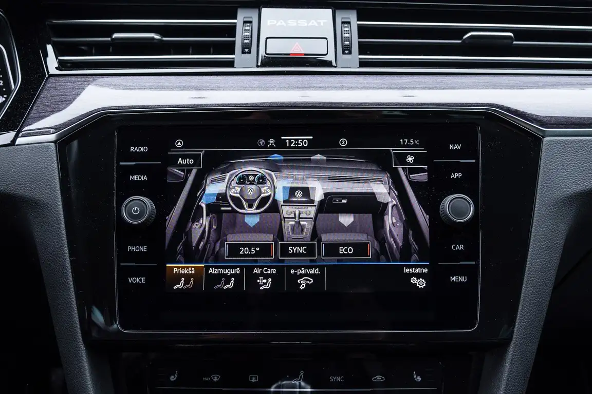 VOLKSWAGEN PASSAT