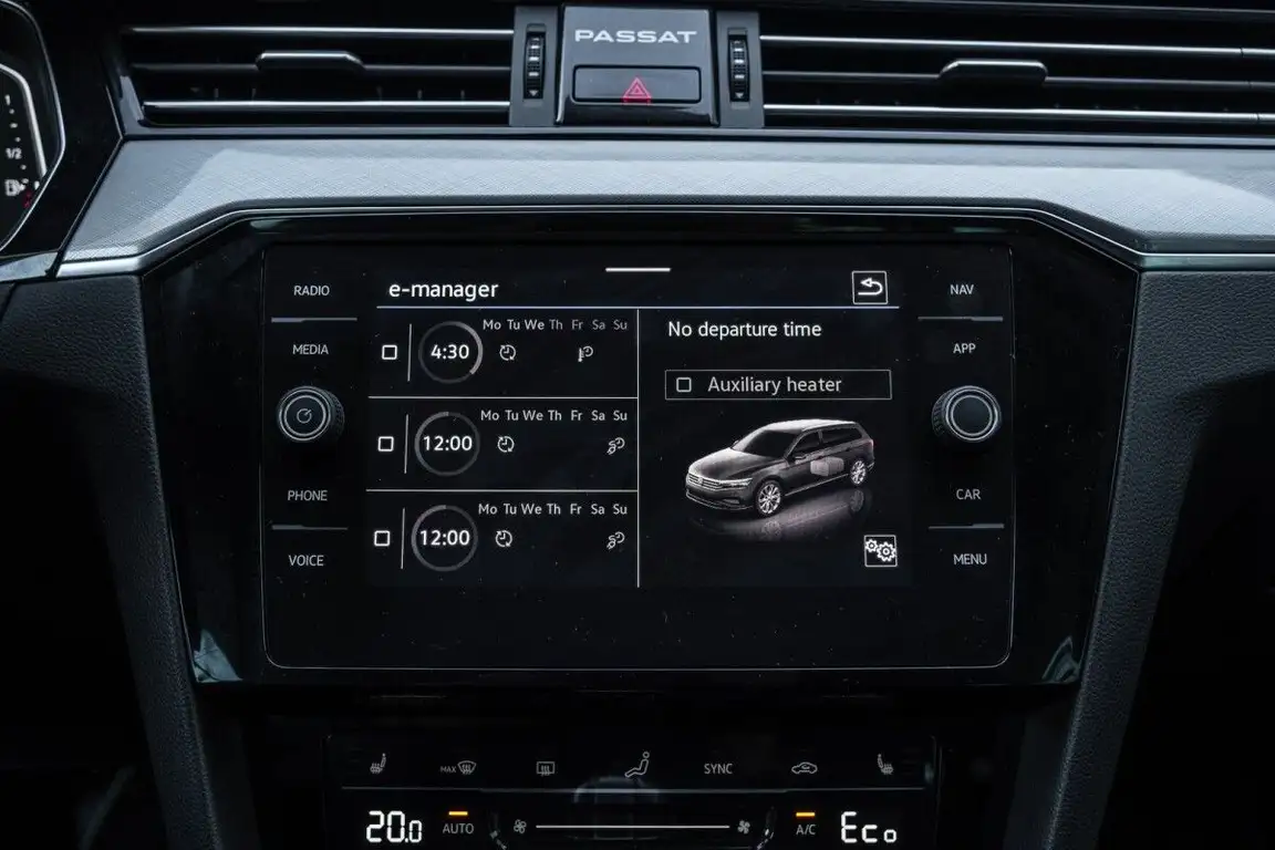 VOLKSWAGEN PASSAT