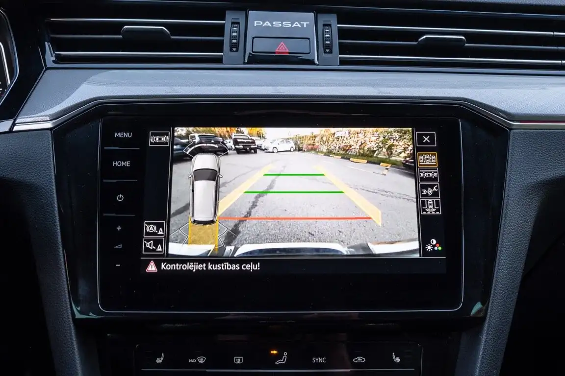 VOLKSWAGEN PASSAT