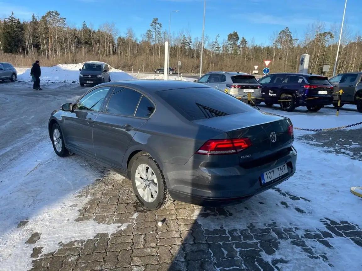 VOLKSWAGEN PASSAT
