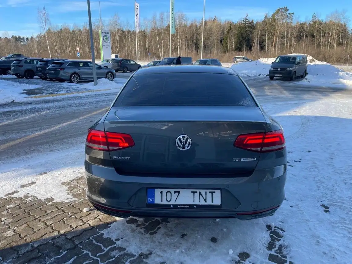 VOLKSWAGEN PASSAT