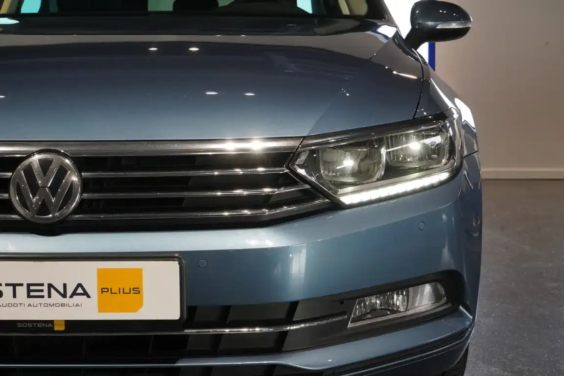 VOLKSWAGEN PASSAT
