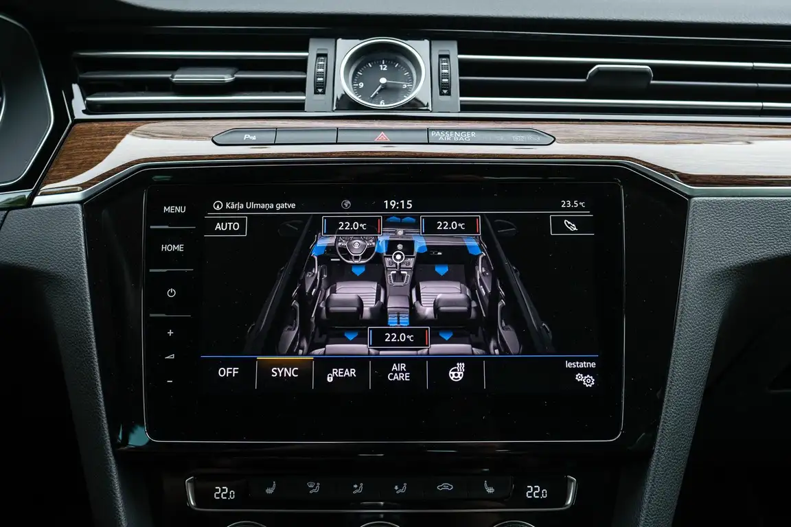 VOLKSWAGEN PASSAT