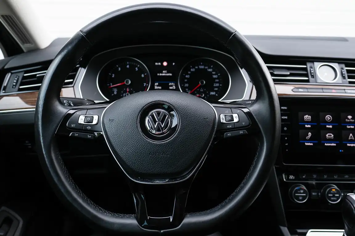 VOLKSWAGEN PASSAT