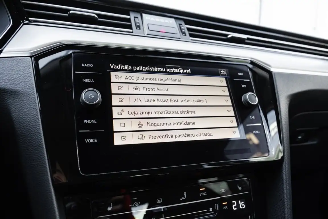 VOLKSWAGEN PASSAT