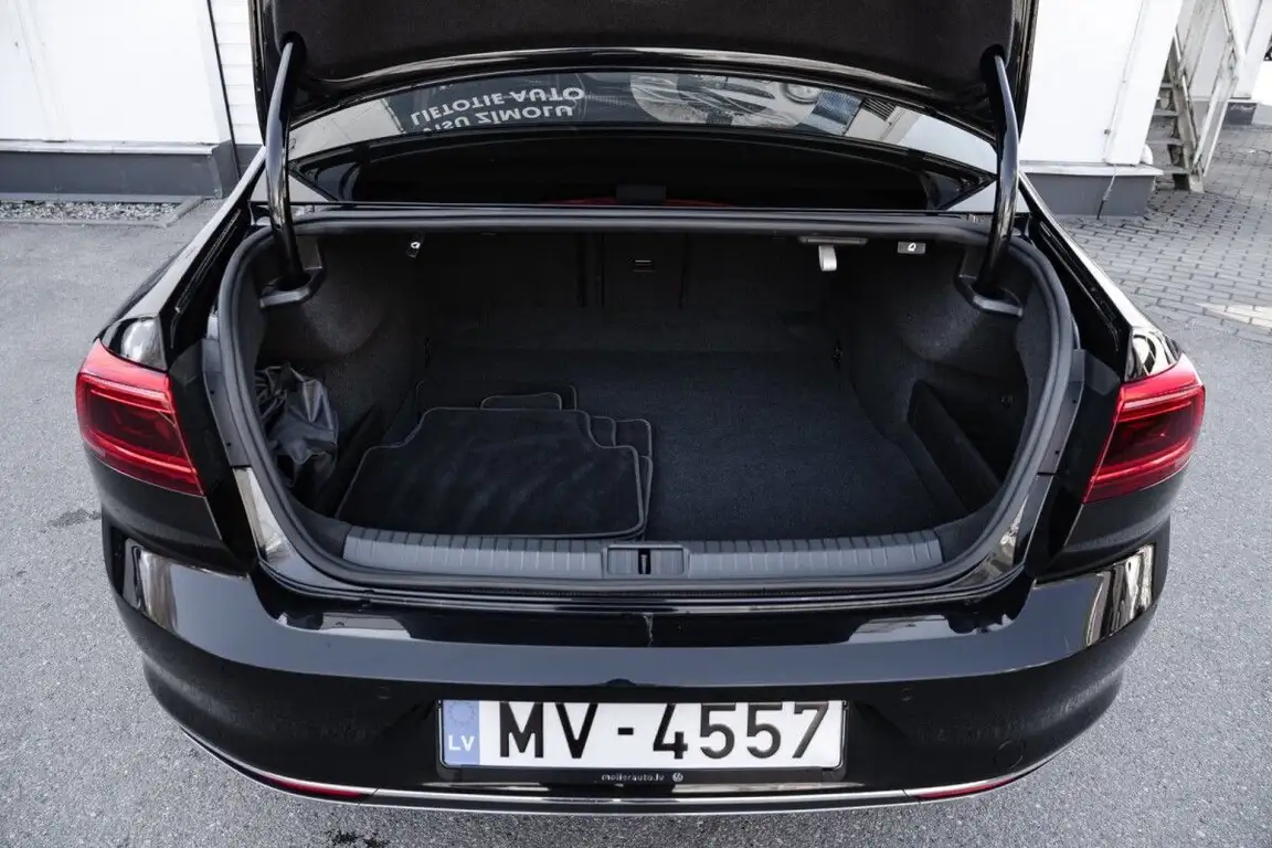 VOLKSWAGEN PASSAT