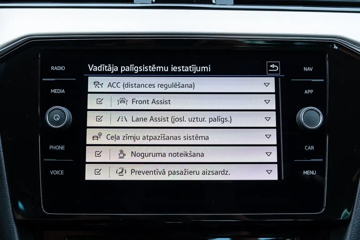 VOLKSWAGEN PASSAT