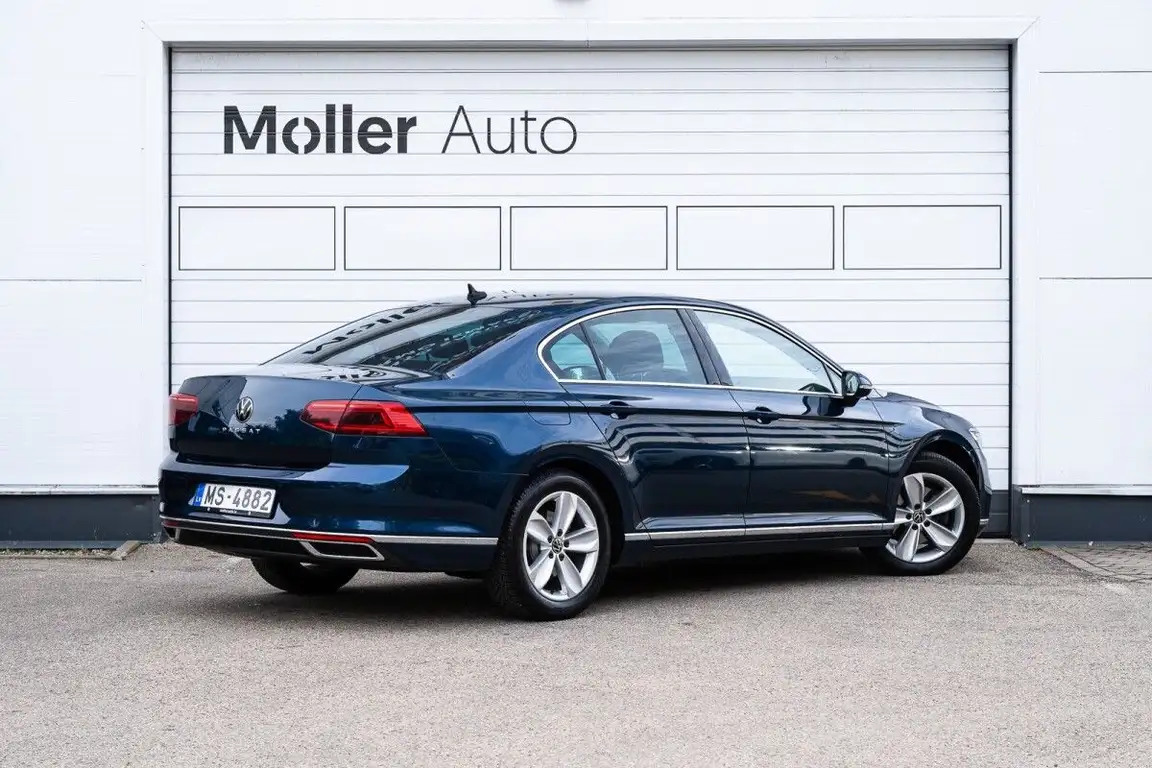 VOLKSWAGEN PASSAT