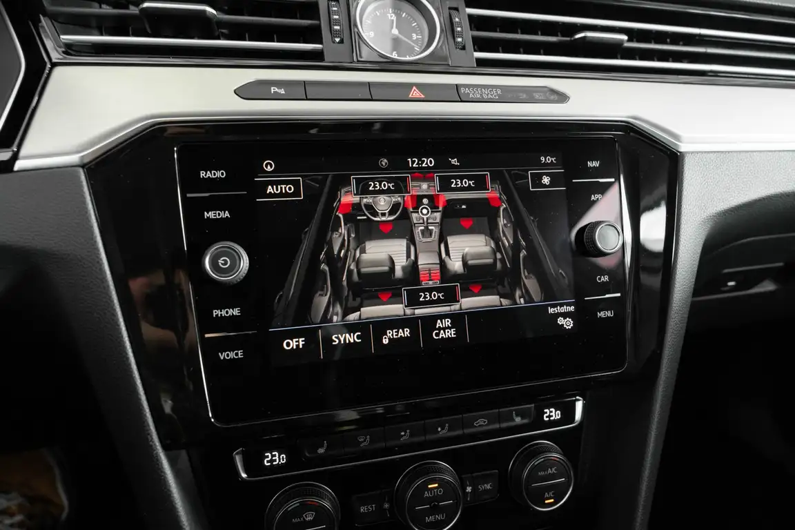 VOLKSWAGEN PASSAT