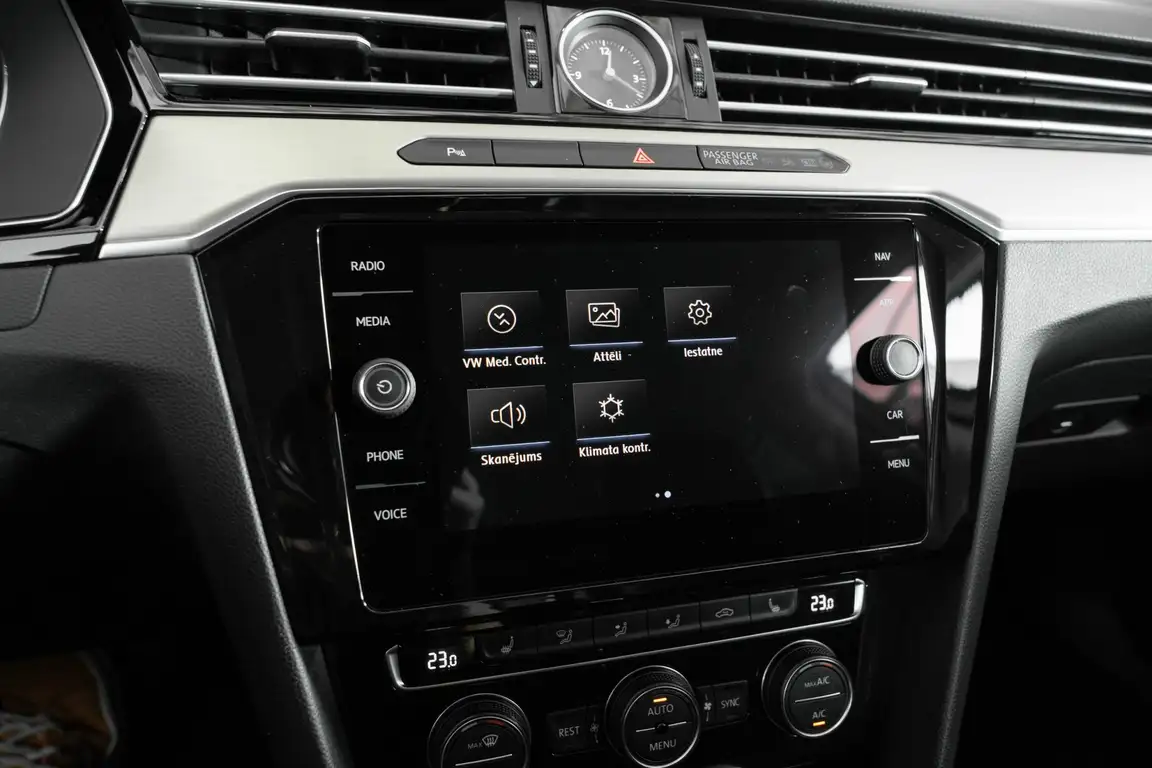 VOLKSWAGEN PASSAT
