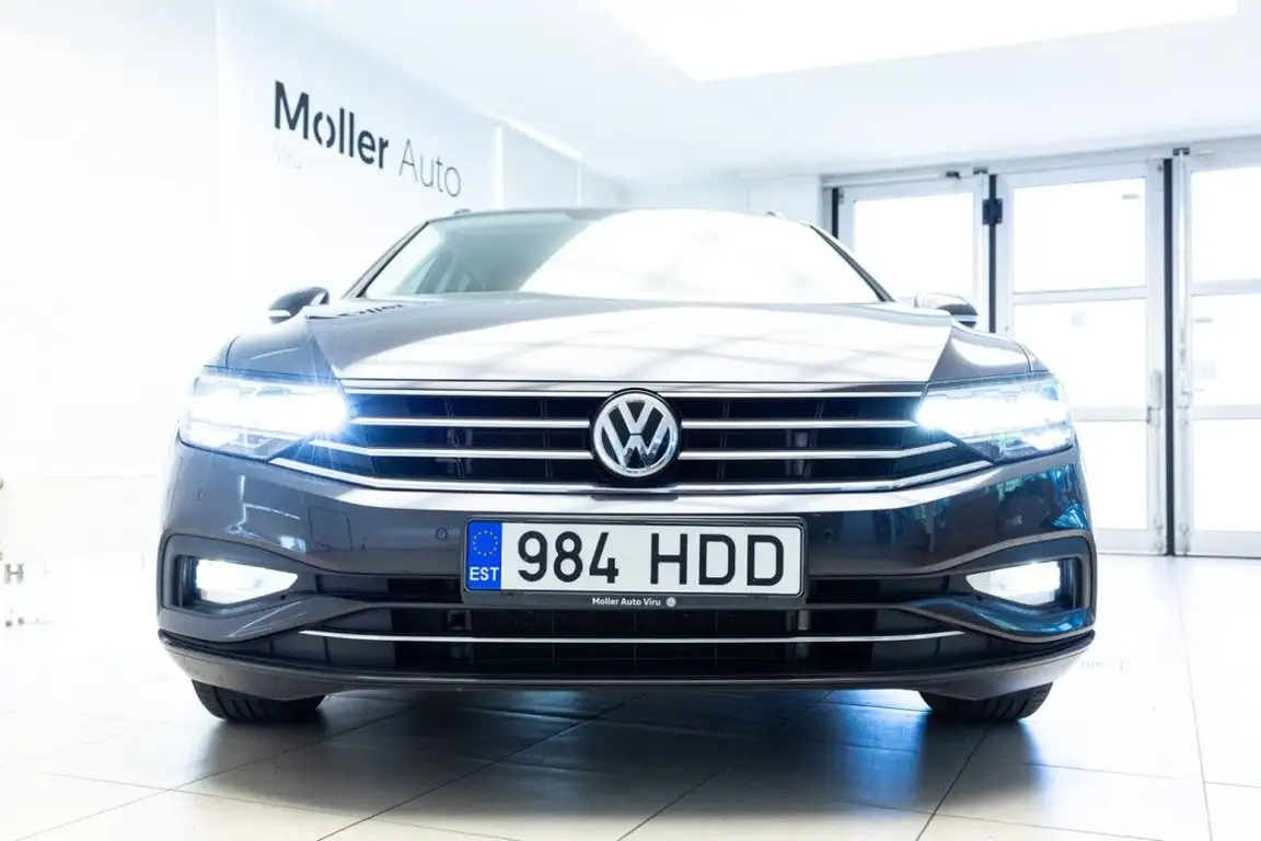 VOLKSWAGEN PASSAT