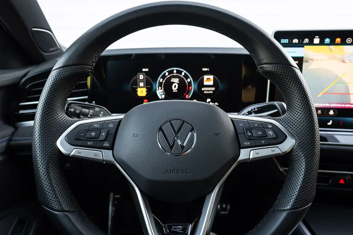 VOLKSWAGEN PASSAT