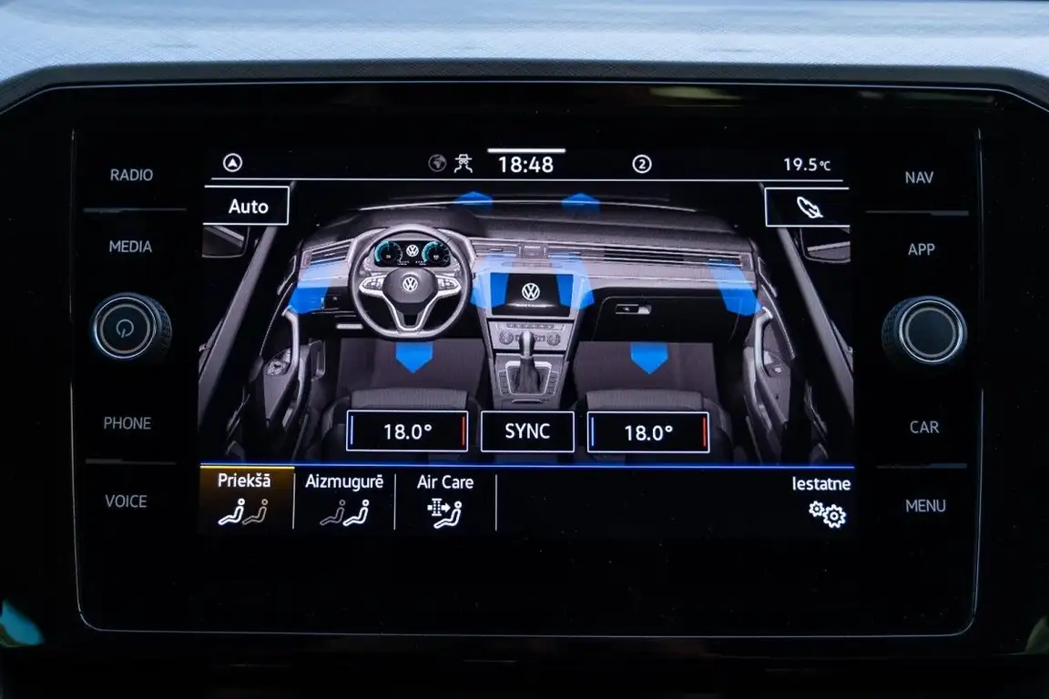 VOLKSWAGEN PASSAT