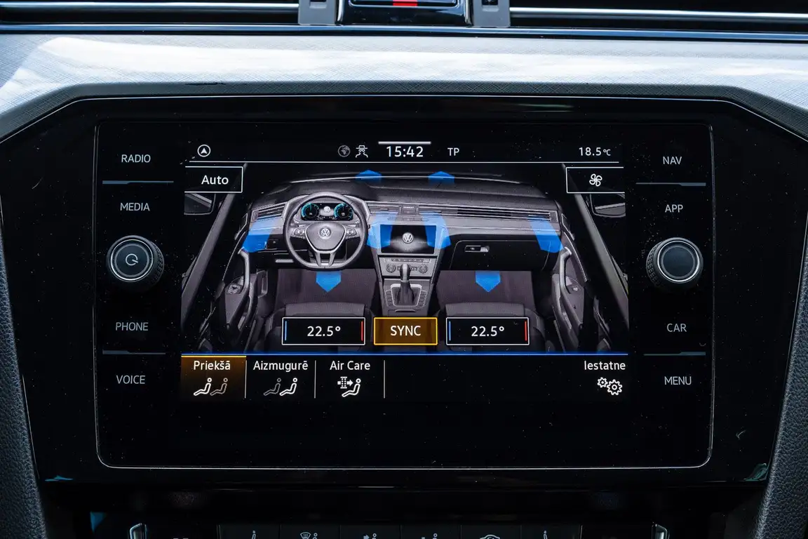 VOLKSWAGEN PASSAT