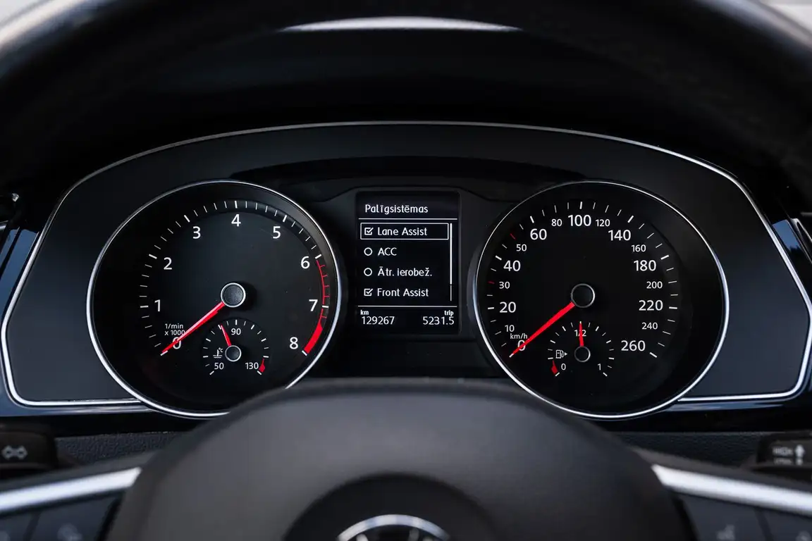 VOLKSWAGEN PASSAT