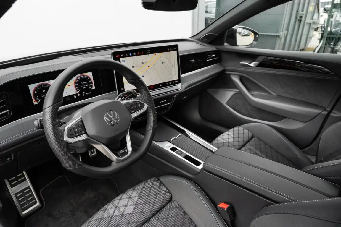 VOLKSWAGEN PASSAT