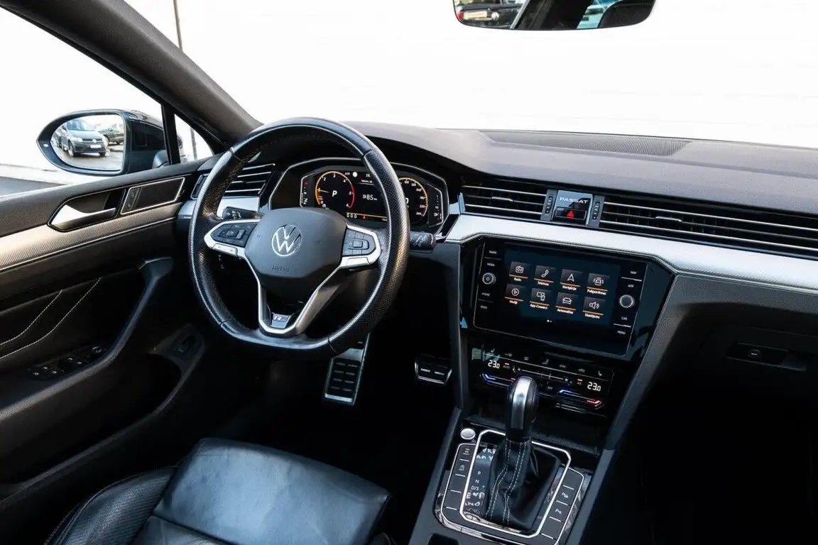 VOLKSWAGEN PASSAT