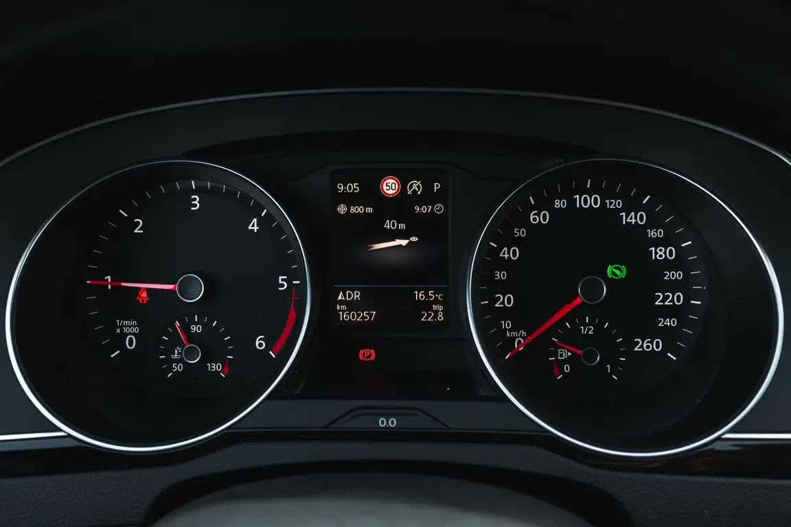 VOLKSWAGEN PASSAT