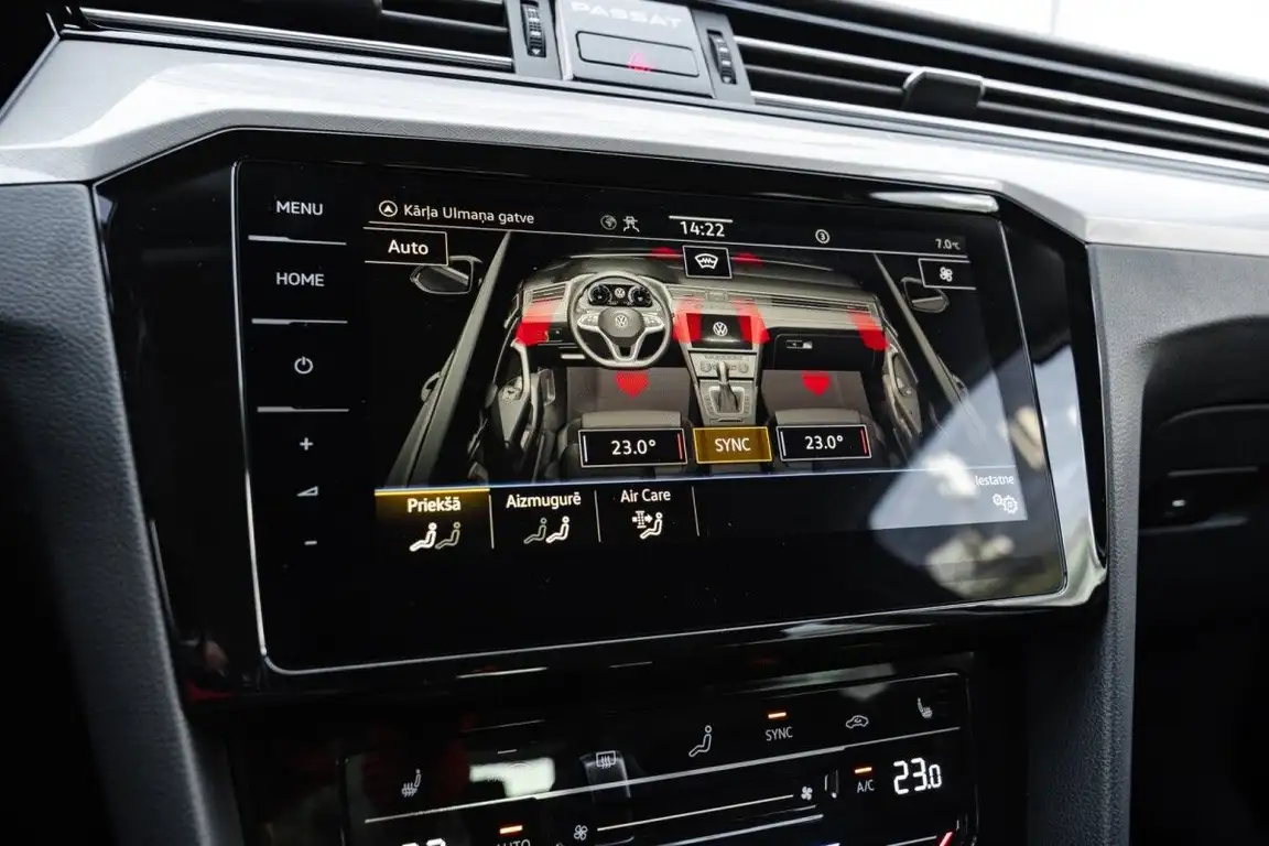 VOLKSWAGEN PASSAT