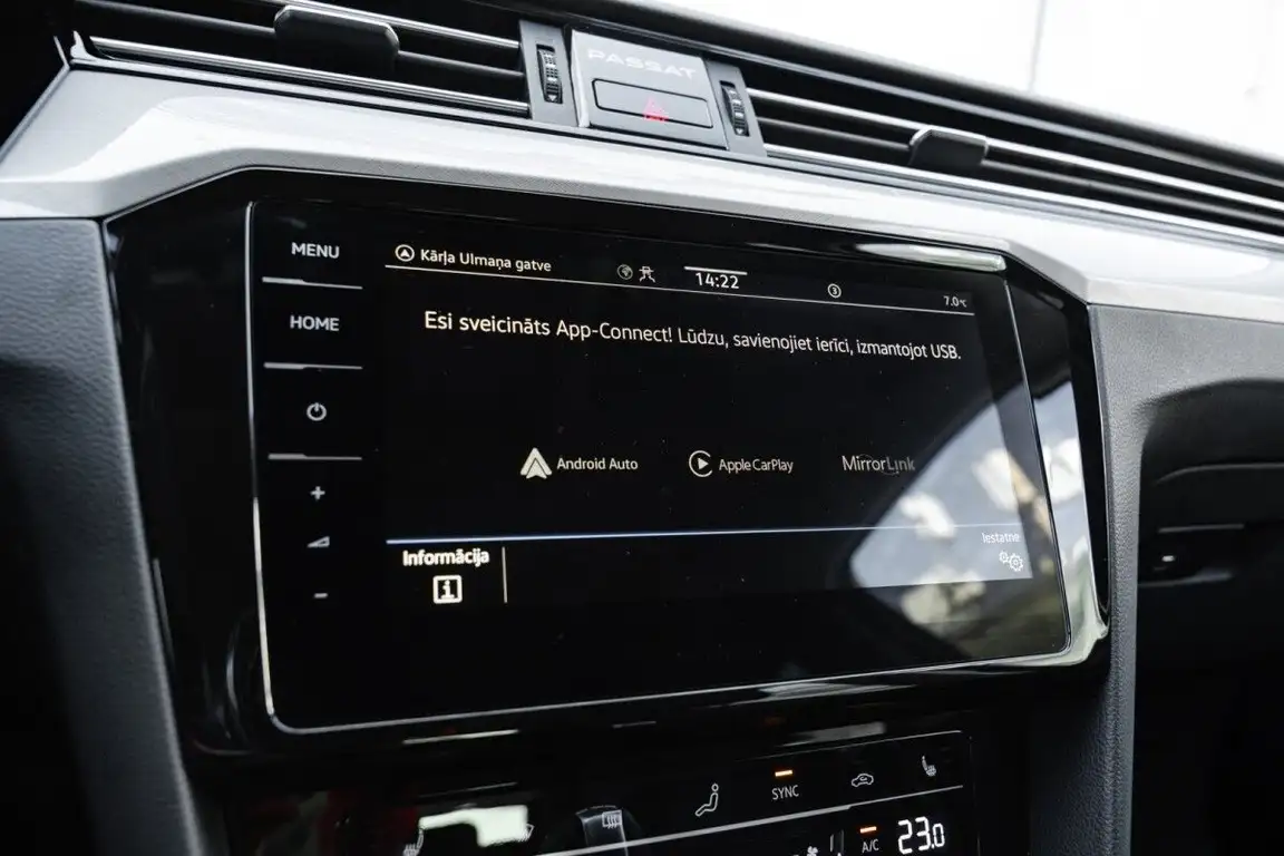 VOLKSWAGEN PASSAT