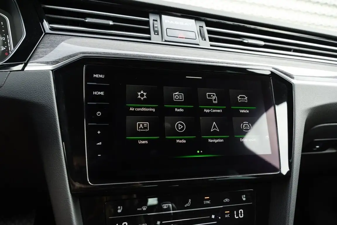 VOLKSWAGEN PASSAT