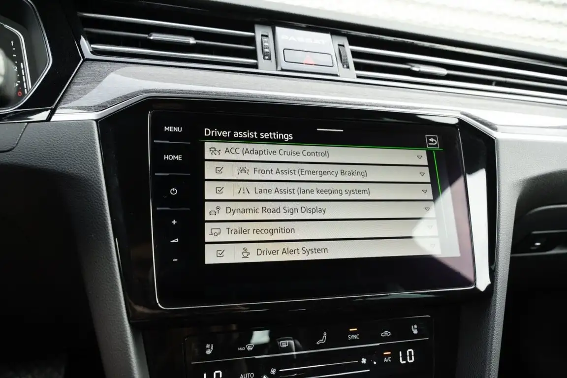 VOLKSWAGEN PASSAT