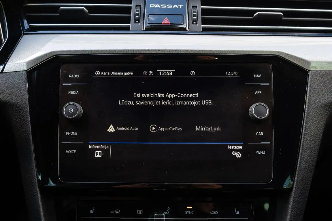 VOLKSWAGEN PASSAT