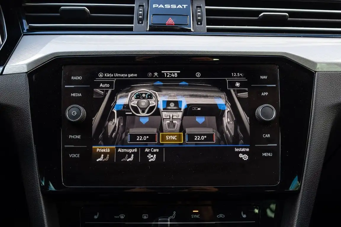 VOLKSWAGEN PASSAT