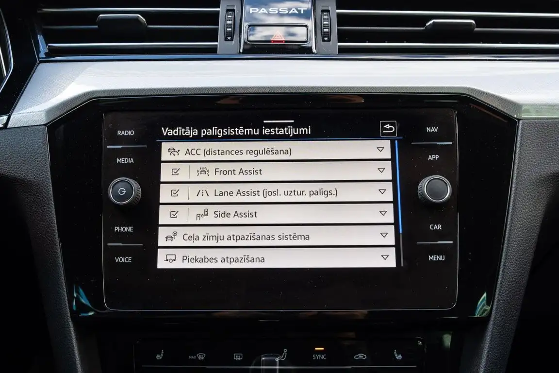 VOLKSWAGEN PASSAT
