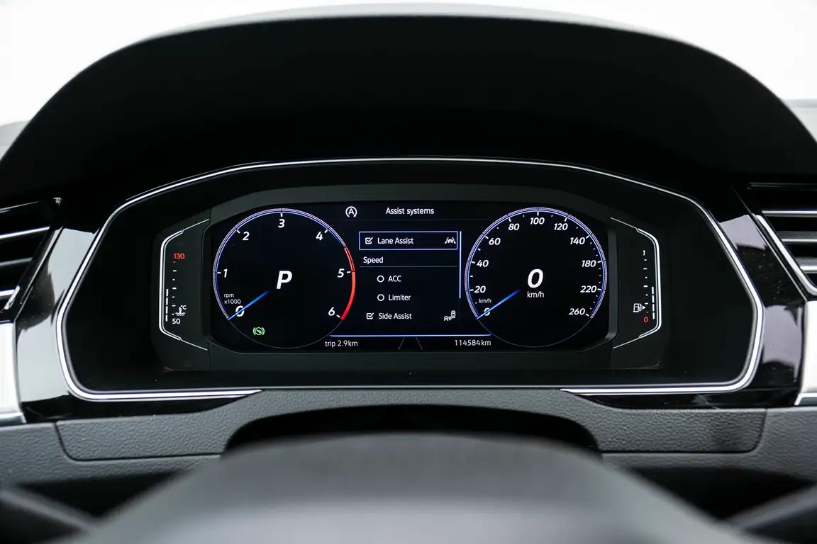 VOLKSWAGEN PASSAT