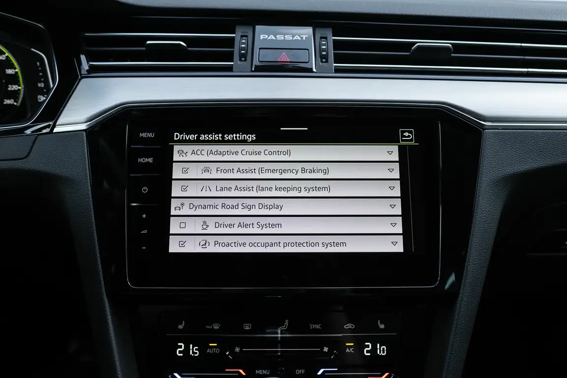 VOLKSWAGEN PASSAT